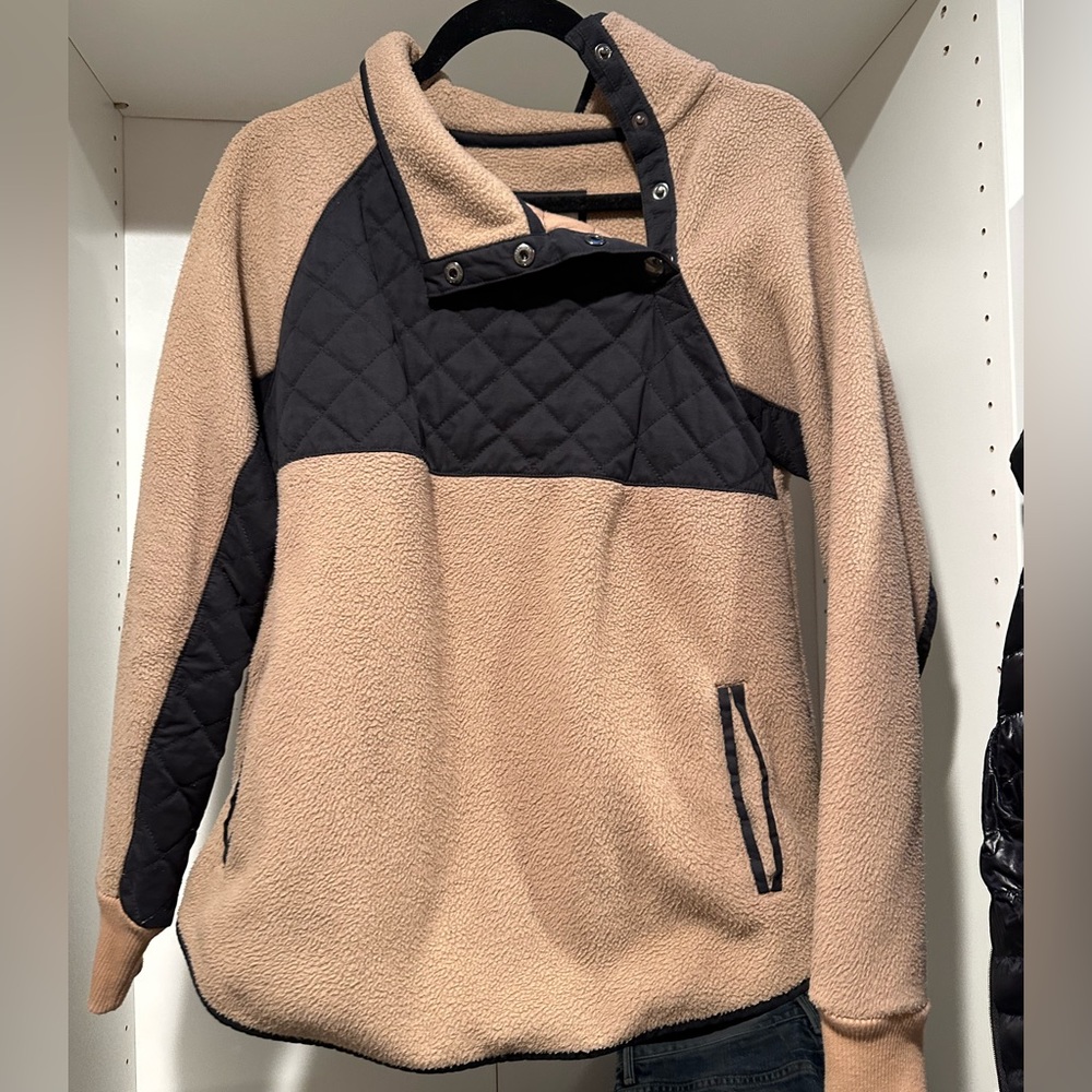 Abercrombie Asymmetrical Side Snap Fleece - camel/black size small